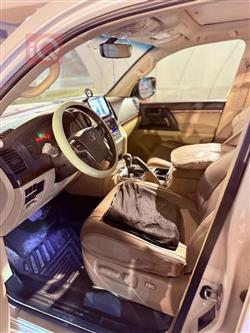 تۆیۆتا لاند کروزەر